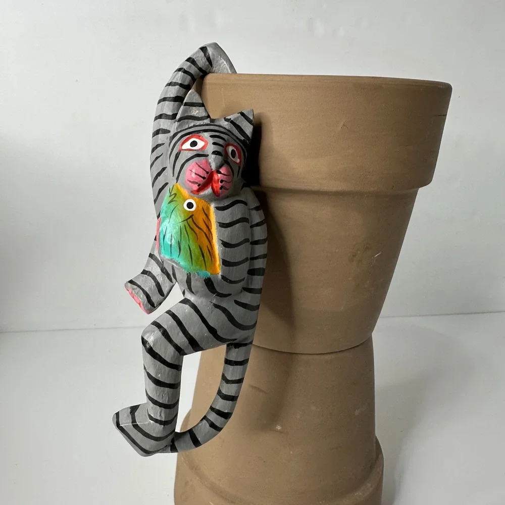 Vtg Hand Painted Grey Tabby Cat Pot Hugger Hanger Folk Art Wood Figurine Whimsy